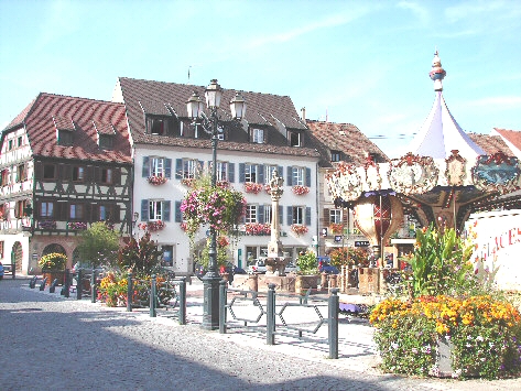 MOLSHEIM - Place du village - Photo BERTHEVILLE